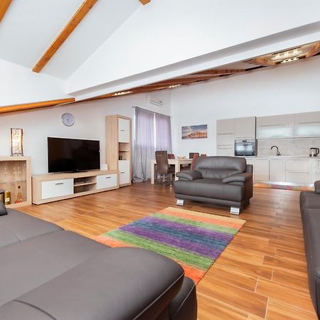 Apartment The Loft Ровинь Экстерьер фото