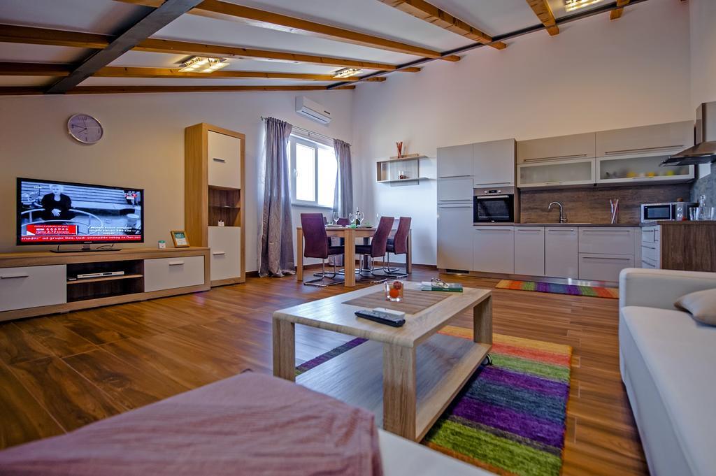 Apartment The Loft Ровинь Экстерьер фото