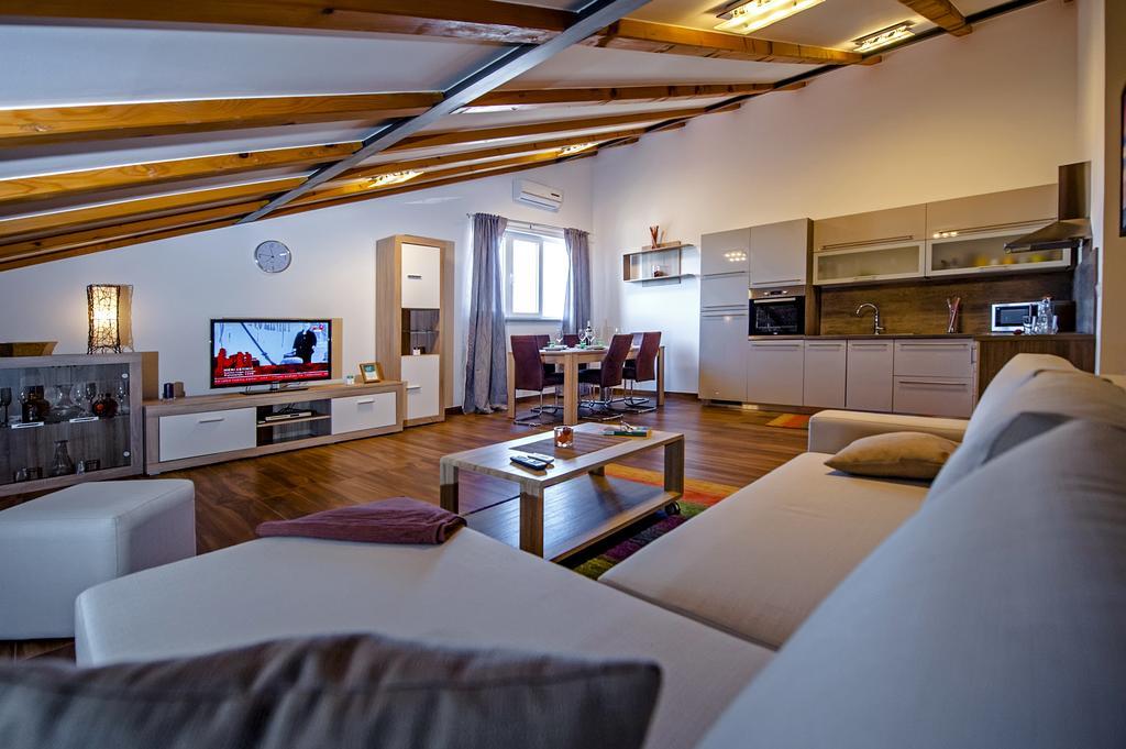 Apartment The Loft Ровинь Экстерьер фото
