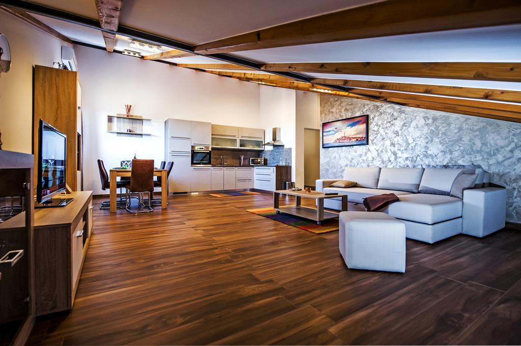 Apartment The Loft Ровинь Экстерьер фото