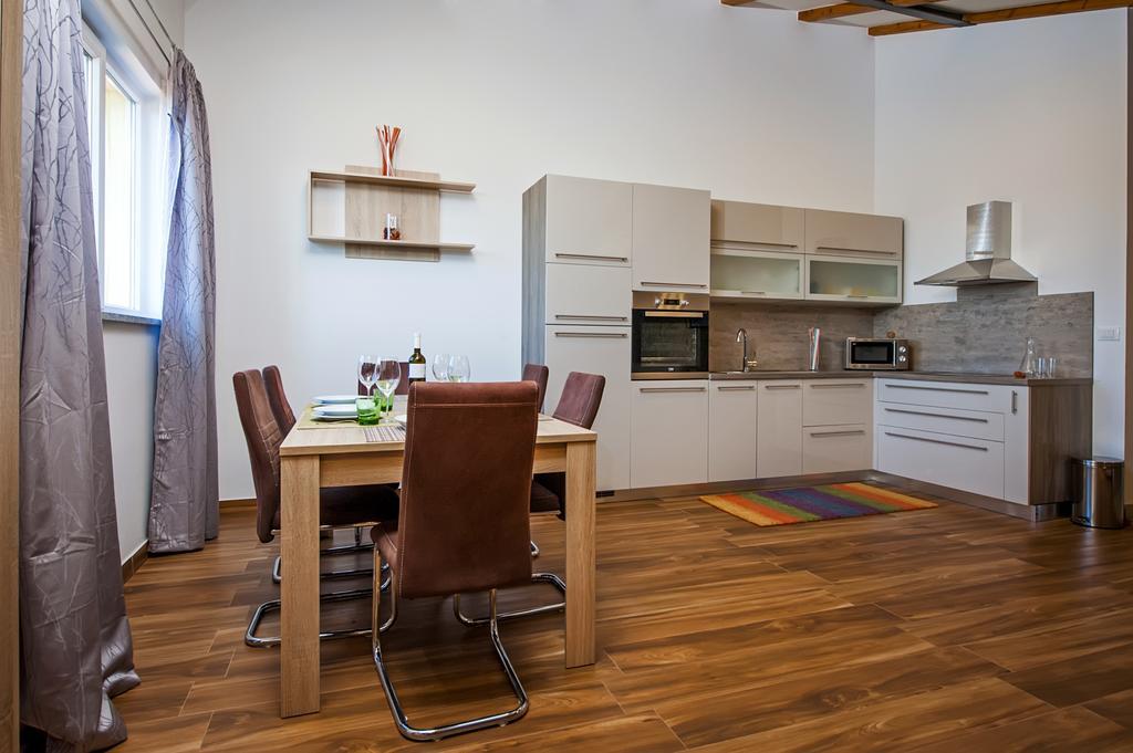 Apartment The Loft Ровинь Экстерьер фото