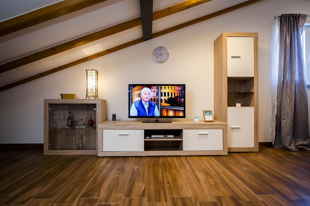 Apartment The Loft Ровинь Экстерьер фото